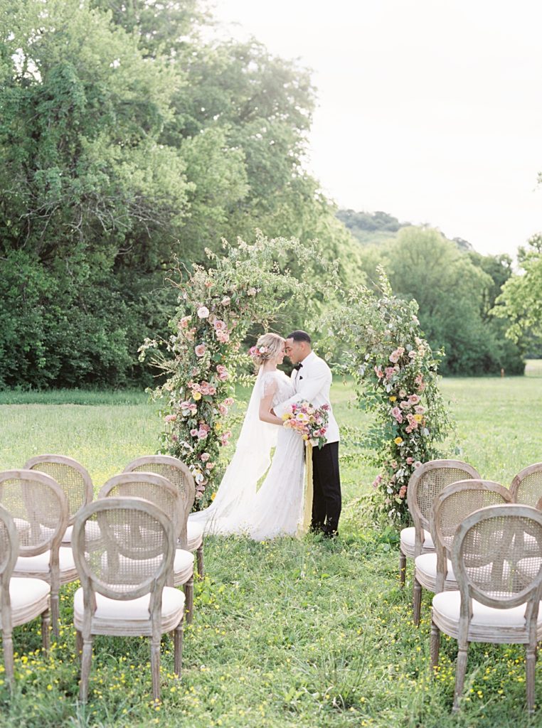 intimate backyard wedding covid wedding | Nashville Wedding Photographer | Shauna Veasey Photography | Nashville Film Photographer